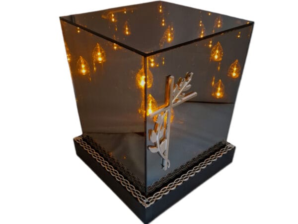 kwadrat-3d-solar-sreb10.jpg SOLAR SOLARNY FOTOWOLTAICZNY ZNICZ LAMPION KWT GIGANT 3D KRZYŻ SREBRO