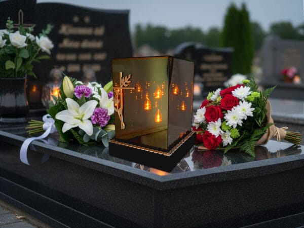 kwadrat-3d-solar-sreb13.jpg SOLAR SOLARNY FOTOWOLTAICZNY ZNICZ LAMPION KWT GIGANT 3D KRZYŻ SREBRO