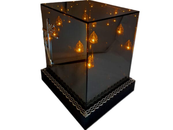 kwadrat-3d-solar-sreb6.jpg SOLAR SOLARNY FOTOWOLTAICZNY ZNICZ LAMPION KWT GIGANT 3D KRZYŻ SREBRO